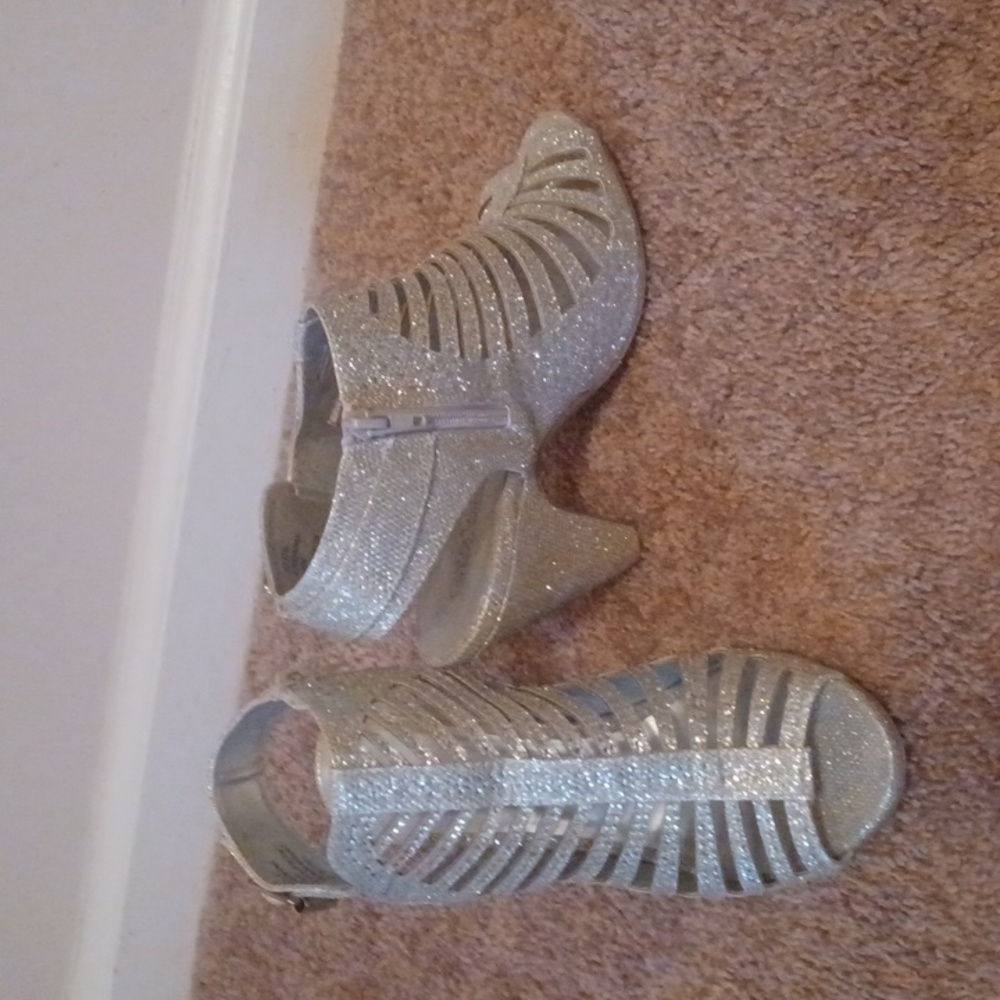 Shoe